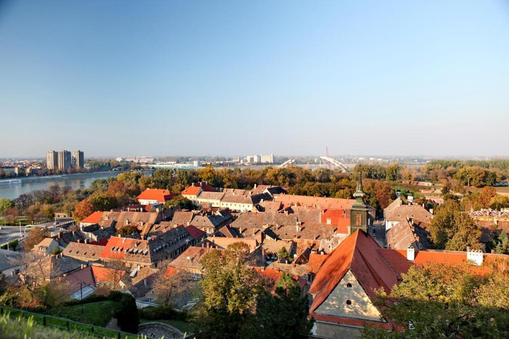 Hotel Novella Uno Novi Banovci Buitenkant foto